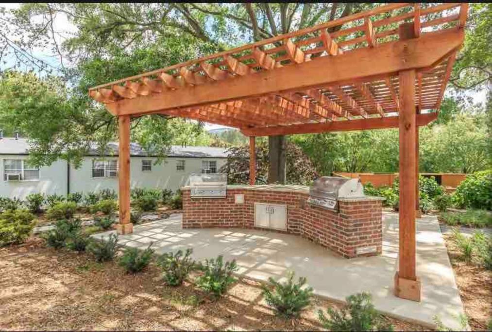 Bmw Suite King Bd,Wd, Fast Wifi Free Parking, Pool, Hospitals Atlanta Exterior foto